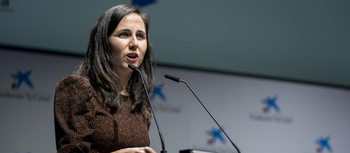 La secretaria general de Podemos y ministra de Derechos Sociales y Agenda 2030 en funciones, Ione Belarra, interviene durante el acto de aniversario del Consejo de la Juventud de España, en CaixaForum Madrid, a 2 de septiembre de 2023, en Madrid (España). El Consejo de la Juventud de España (CJE), que celebra este año su 40 aniversario, es una entidad privada creada por ley en 1983. Se trata de una plataforma en la que están representadas más de 60 entidades juveniles, entre las que se encuentran organizaciones juveniles de ámbito estatal y consejos de Juventud autonómicos. Sus objetivos son fomentar la participación de la juventud en el desarrollo político, social, económico y cultural de España en un entorno global, fomentar el asociacionismo juvenil, representar a los jóvenes españoles y trasladar sus propuestas e inquietudes a los poderes públicos y a la opinión pública, además de prestar servicios y apoyo a las entidades juveniles. El Consejo de la Juventud de España es el representante español en el Foro Europeo de la Juventud.
02 SEPTIEMBRE 2023;CJE;JUVENTUD;ANIVERSARIO;ENTIDAD;JUVENIL;ASOCIACIÓN;JÓVENES
A. Pérez Meca / Europa Press
02/9/2023