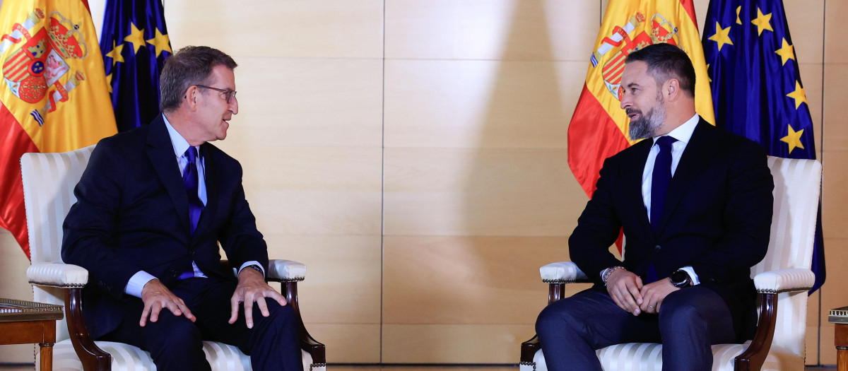Alberto Núñez Feijóo y Santiago Abascal posan para las cámaras