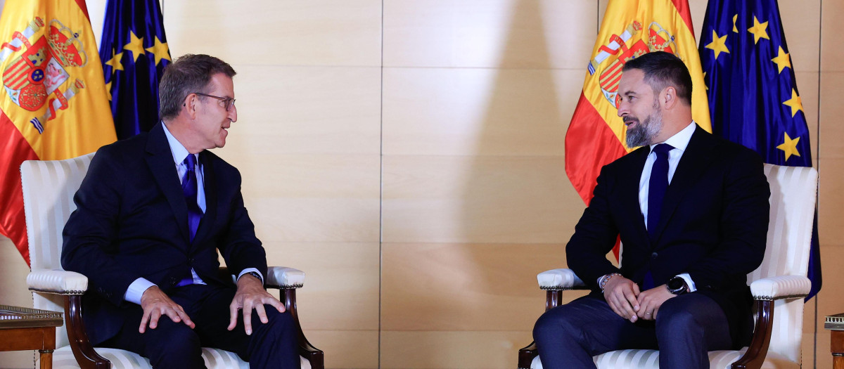 Alberto Núñez Feijóo y Santiago Abascal posan para las cámaras