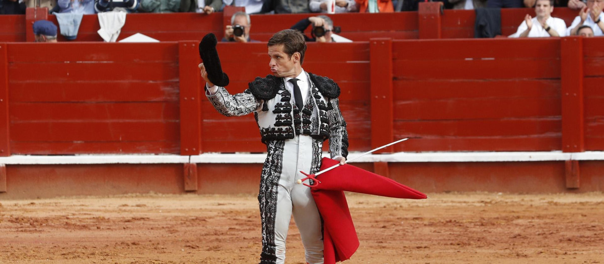 El Juli brinda desde los medios el pasado mayo en Aranjuez