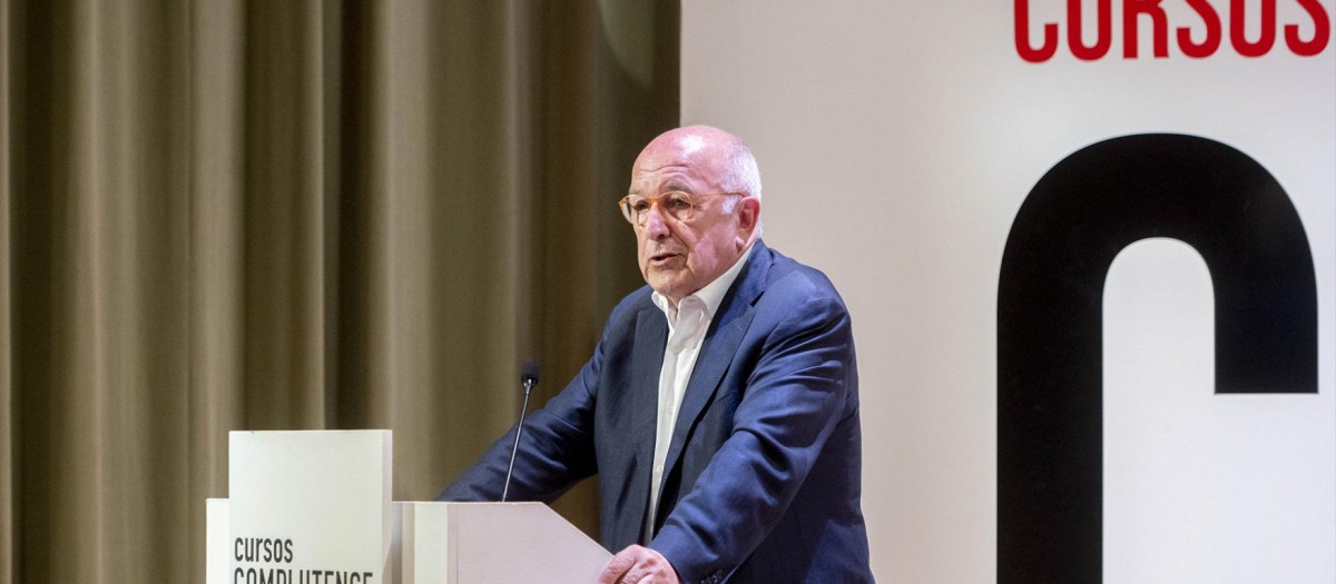El excomisario europeo de Asuntos económicos y Monetarios Joaquín Almunia interviene durante el curso ‘Tendencias Geopolíticas (IV): Los efectos de la guerra de Ucrania’, en los Cursos de Verano de El Escorial, a 6 de julio de 2023, en San Lorenzo de El Escorial, Madrid (España). Los Cursos de Verano de la Universidad Complutense son, desde el año 1988, una referencia internacional para universitarios y público en general como foro de intercambio intelectual. Pretenden siempre, con su amplia y variada oferta, dentro del máximo rigor académico e internacionalización, ser un encuentro transversal que dé respuesta a los desafíos que la sociedad tiene en cada momento. En ellos, científicos, políticos, economistas, escritores, sindicalistas, periodistas y artistas debaten y reflexionan sobre temas de actualidad. Los cursos son referencia para los medios de comunicación, centros académicos, empresariales y profesionales de todo tipo.
06 JULIO 2023;MADRID;CURSOS ESCORIAL;CURSOS DE VERANO
Alberto Ortega / Europa Press
(Foto de ARCHIVO)
06/7/2023