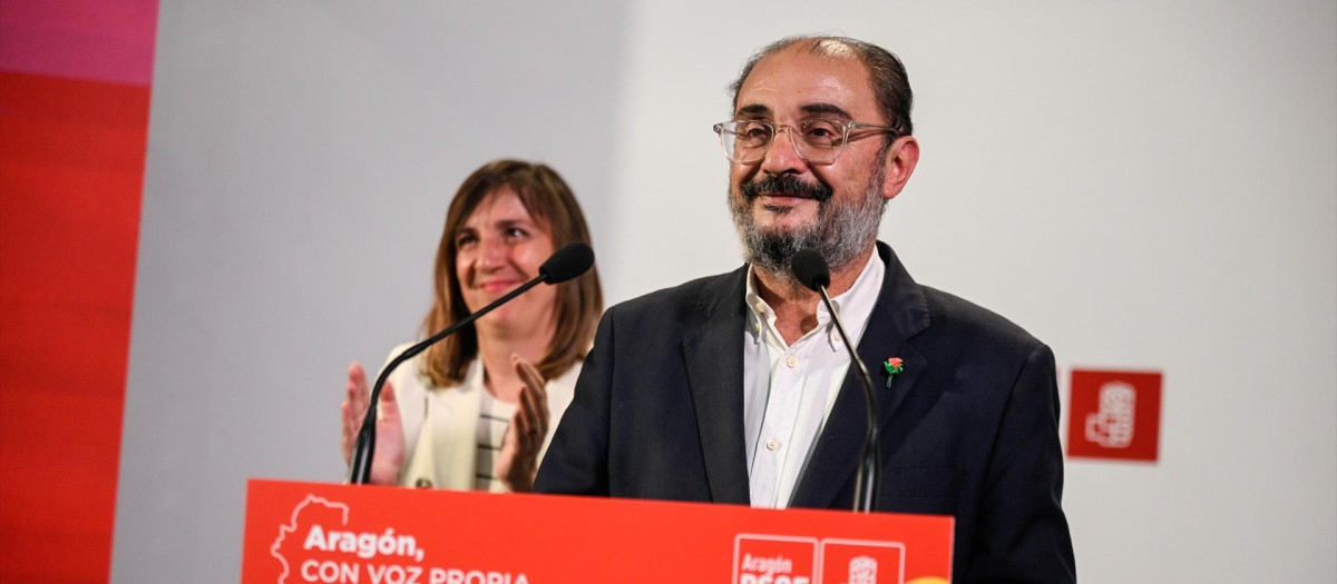 El presidente de Aragón y candidato del PSOE a la Presidencia de Aragón, Javier Lambán, realizan el seguimiento de la jornada electoral en la sede del PSOE de Aragón, a 28 de mayo de 2023, en Zaragoza, Aragón (España). Hoy, 28M, se celebran elecciones municipales en un total de 8.131 ayuntamientos y elecciones autonómicas en 12 comunidades autónomas. En las elecciones municipales podrán votar 35.414.655 electores y en las autonómicas que se celebran podrán hacerlo 18.382.505 electores.
28 MAYO 2023;ZARAGOZA;ARAGÓN;ELECCIONES;AUTONOMICAS
Marcos Cebrián / Europa Press
(Foto de ARCHIVO)
28/5/2023
