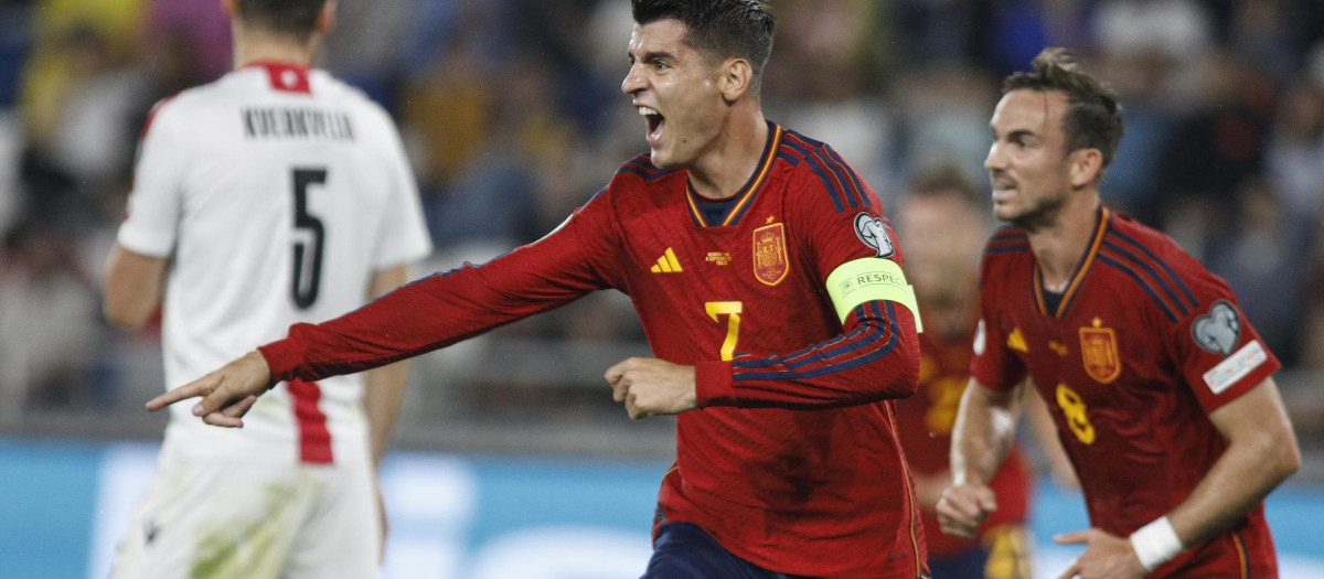 Álvaro Morata celebra uno de sus goles ante Georgia