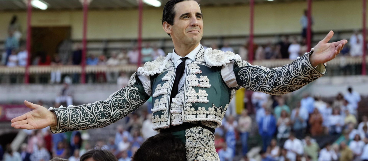 Juan Ortega sale a hombros en Valladolid