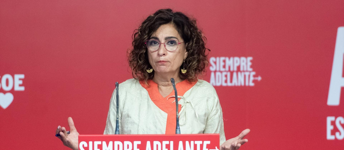 La vicesecretaria general del PSOE y ministra de Hacienda en funciones, María Jesús Montero, ofrece una rueda de prensa tras la reunión de la Comisión Ejecutiva Federal del PSOE, en la sede del PSOE, a 11 de septiembre de 2023, en Madrid (España). Durante la rueda de prensa, ha dado la bienvenida a la apertura del curso escolar en aquellas regiones que comienzan hoy. También ha expresado sus condolencias hacia los familiares y residentes en Marruecos afectados por las consecuencias del terremoto.
11 SEPTIEMBRE 2023;RUEDA DE PRENSA;PSOE;ACTUALIDAD POLÍTICA
Gustavo Valiente / Europa Press
11/9/2023