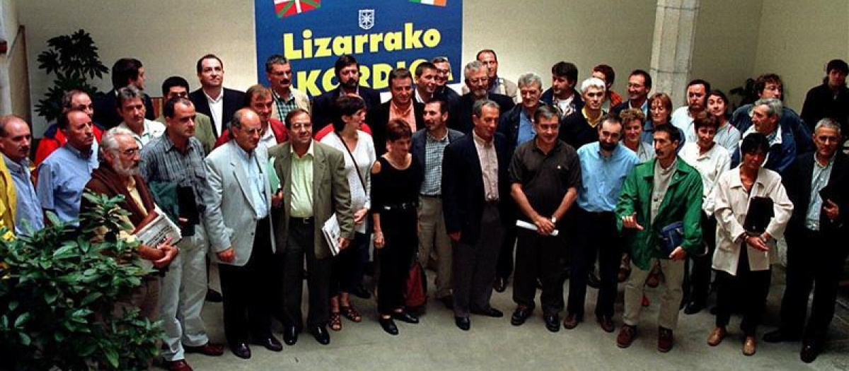 Firmantes del Pacto de Estella que tuvo lugar el 12 de septiembre de 1998