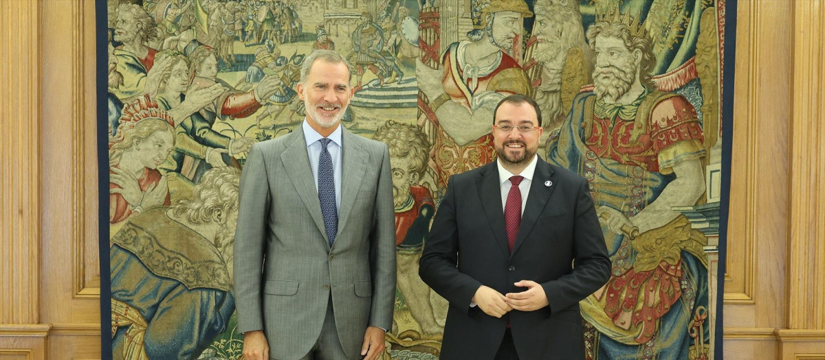 El Rey de España, Felipe VI, recibe en audiencia al presidente del Principado de Asturias, Adrián Barbón, en el Palacio de la Zarzuela, a 11 de septiembre de 2023, en Madrid (España). El Rey Felipe VI recibe esta semana en audiencia a varios de los nuevos presidentes autonómicos elegidos en los comicios del pasado 28 de mayo así como a algunos de los que repiten el cargo, como el presidente del Principado, Adrián Barbón.
11 SEPTIEMBRE 2023;ASTURIAS;AUDIENCIA;MAJESTAD;REY;CORONA;RECIBIMIENTO;
Marta Fernández / Europa Press
11/9/2023