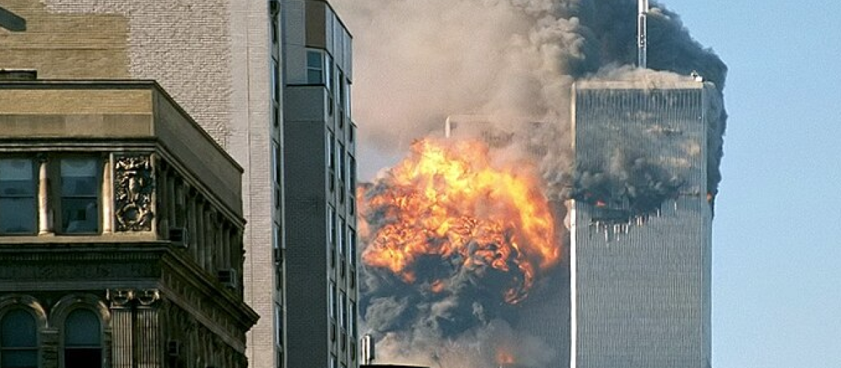 Uno de los aviones secuestrados el 11-S de 2001 se estrella contra una de la Torres Gemelas