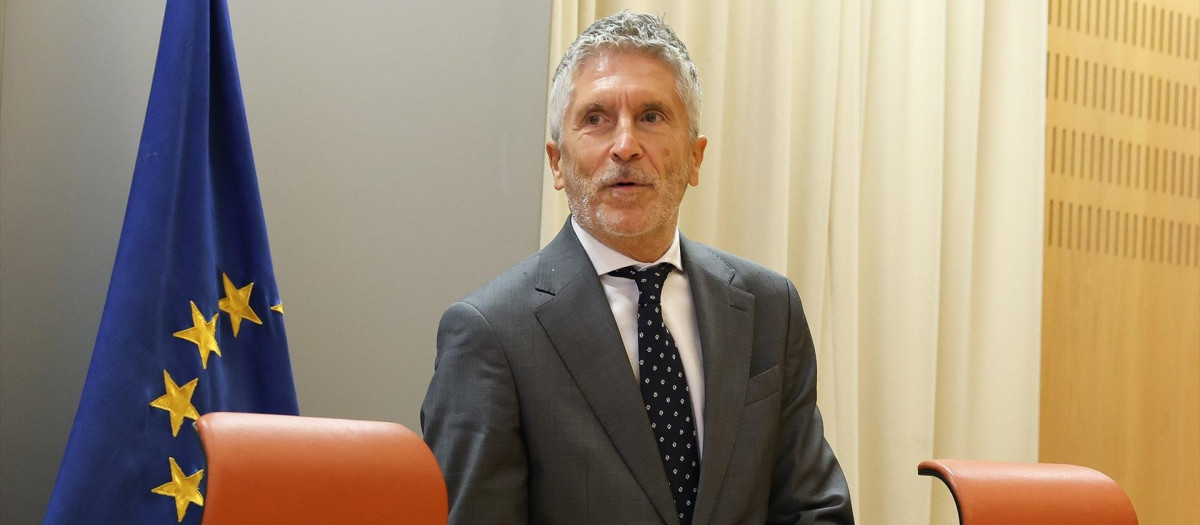 El ministro del Interior en funciones, Fernando Grande-Marlaska, presenta el Balance de Siniestralidad Vial correspondiente a los meses de julio y agosto, en la sede de la Dirección General de Tráfico, a 4 de septiembre de 2023, en Madrid (España). Marlaska ha desvelado que un total de 234 personas han muerto en las carreteras españolas durante el verano de 2023 --en los meses de julio y agosto--, un dato que supone 7 personas más que en el año 2022, cuando se registraron 227 fallecidos, es decir, un 3% más. Durante los pasados meses de julio y agosto en las carreteras españolas se han registrado el mayor número de desplazamientos de la serie histórica, con 93,6 millones de movimientos de largo recorrido.
04 SEPTIEMBRE 2023;TRÁFICO;INTERIOR;MUERTES;ACCIDENTES;COCHE;VEHÍCULO;SINIESTRALIDAD;CARRETERA;VERANO;
Marta Fernández / Europa Press
04/9/2023