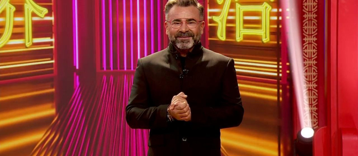 Jorge Javier Vázquez presenta Cuentos Chinos en Telecinco