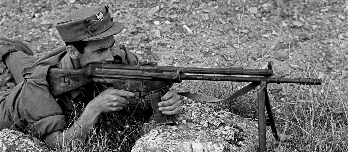 CASTILLA LA MANCHA, ESPAÑA - 13 DE JULIO DE 1959:  Desarrollo en la región de La Mancha de la operación militar 'Dulcinea' consistente en una serie de maniobras y ensayos realizados por el ejército para adaptarse al nuevo armamento.
Josep Maria Roset
(Foto de ARCHIVO)
13/7/1959