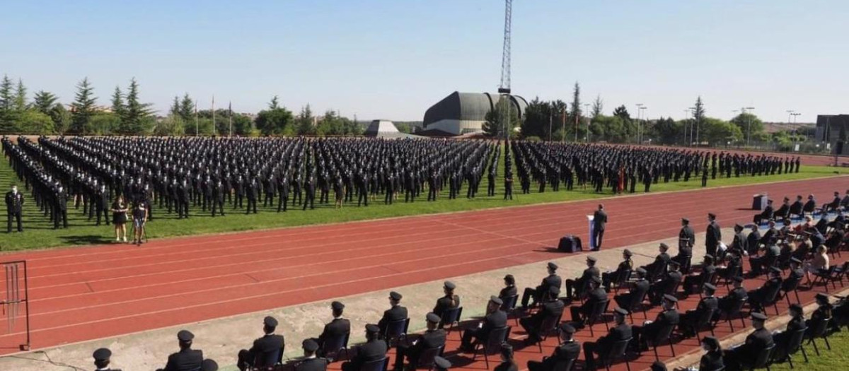 XXXV promoción Escala Básica de la Policía Nacional jurando cargo en Ávila