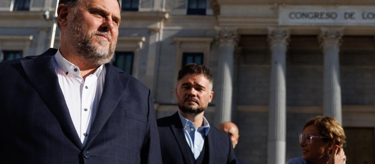 Los dirigentes de ERC Oriol Junqueras y Gabriel Rufián, este martes en el Congreso