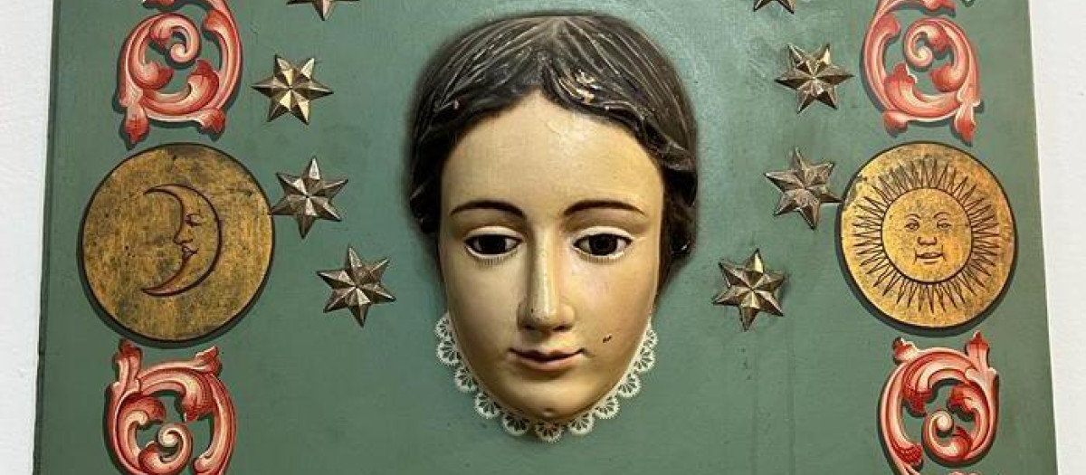 Mascarilla de la Virgen donada a la hermandad de Ánimas