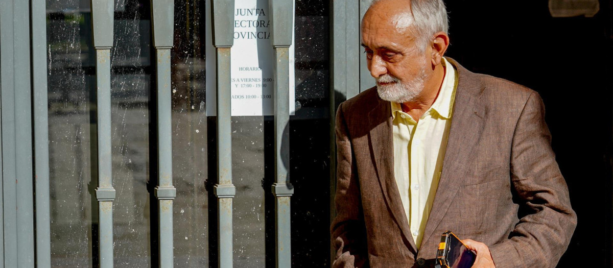 El exdirector de la Faffe Fernando Villén, a su salida de la Audiencia de Sevilla, en una imagen de archivo