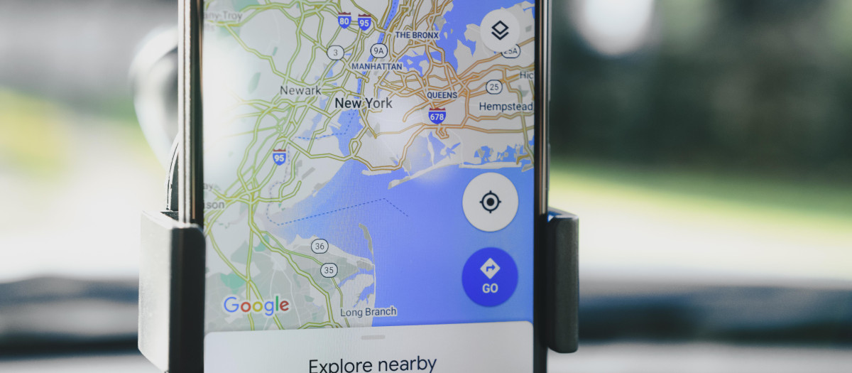 Un móvil con Google Maps
