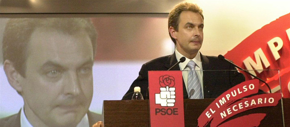 Zapatero en el 35º Congreso del PSOE, en julio del año 2000