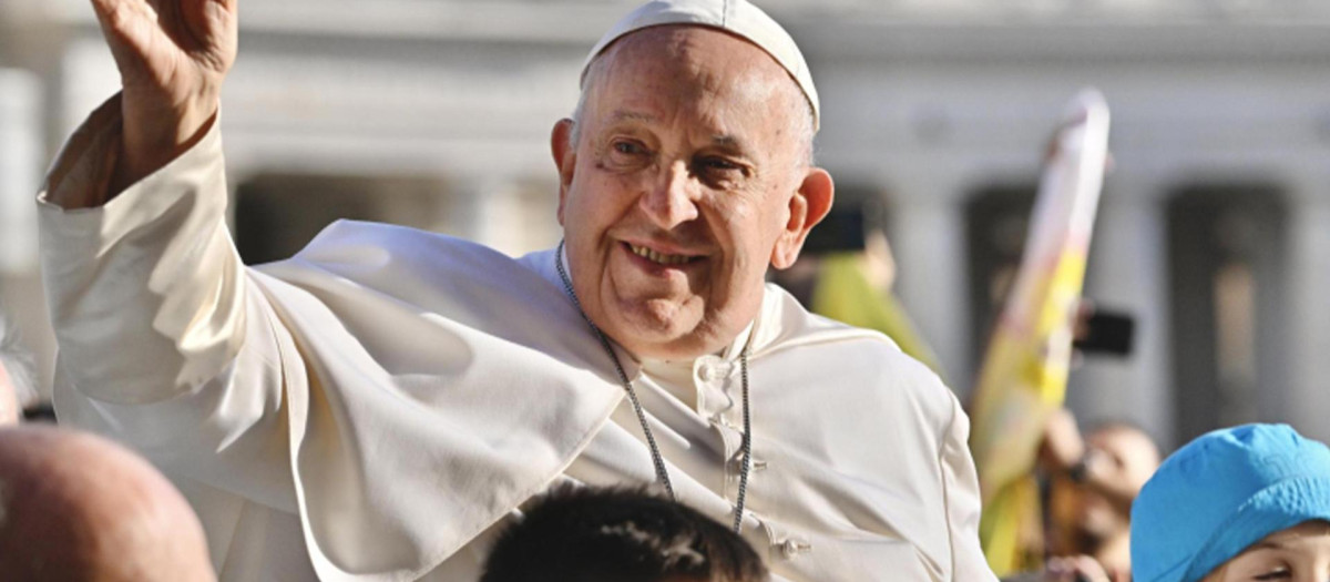 El Papa, llegando a la plaza de San Pedro para la audiencia general del miércoles