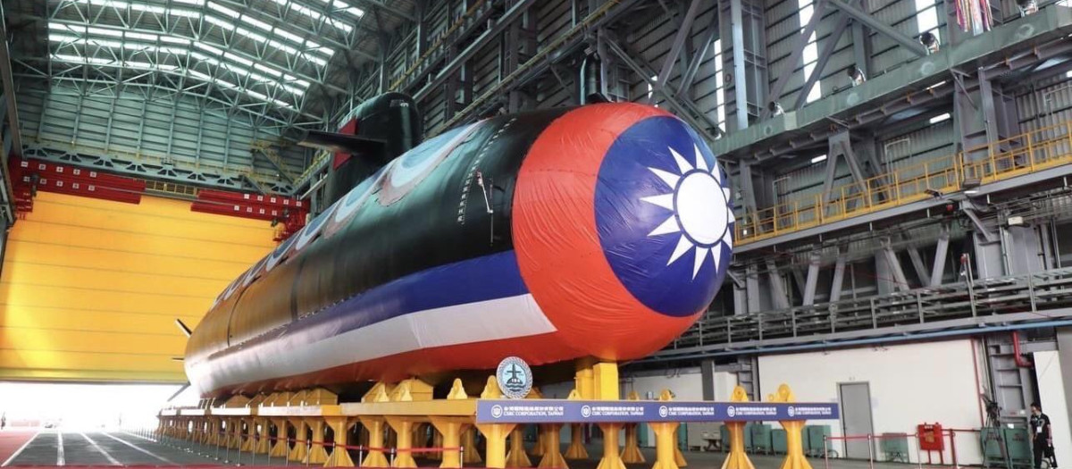 El primer submarino construido en Taiwán fue presentado en una ceremonia en Kaohsiung