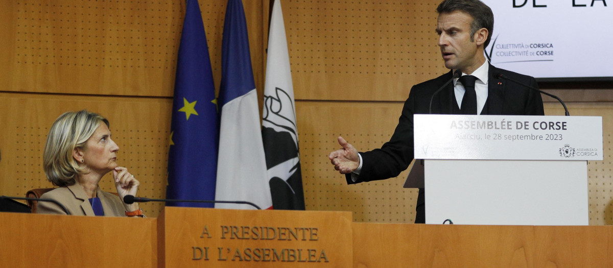 El presidente francés Emmanuel Macron se dirige a la Asamblea de Córcega