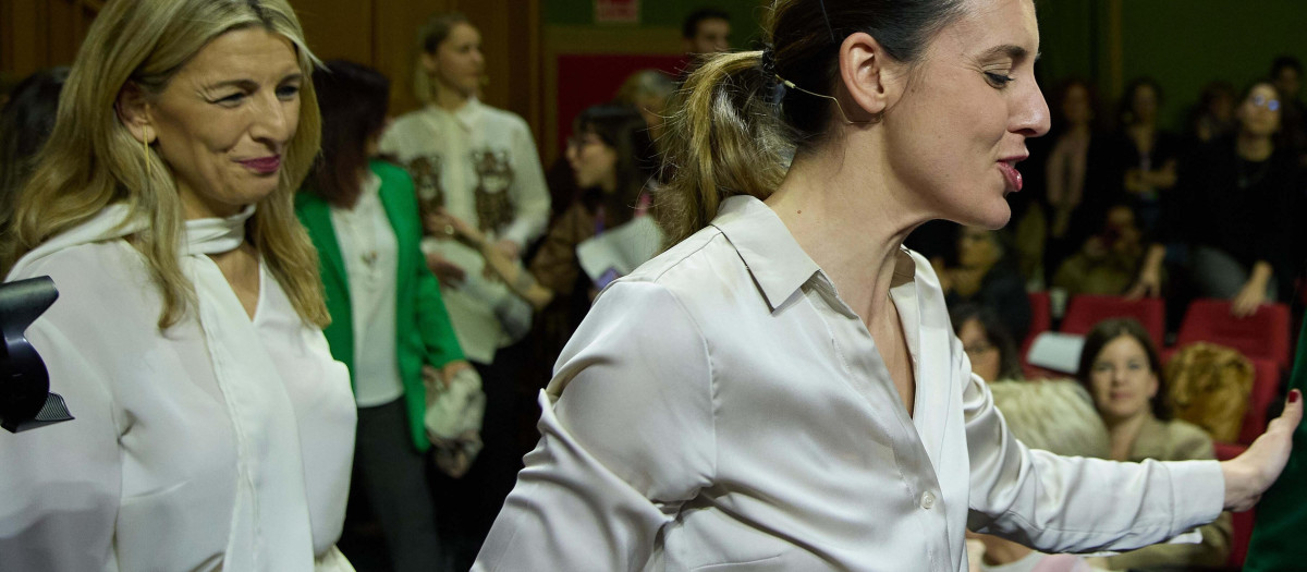 Yolanda Díaz observa a Irene Montero, en una imagen de archivo