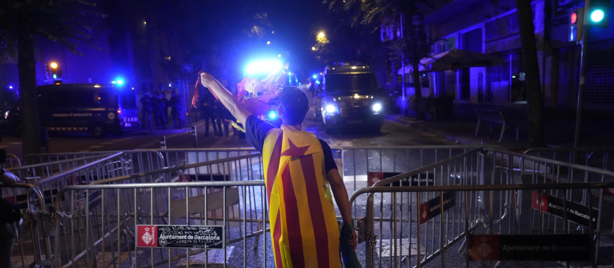 Un manifestante durante la concentración por el aniversario del referéndum ilegal del 1-O