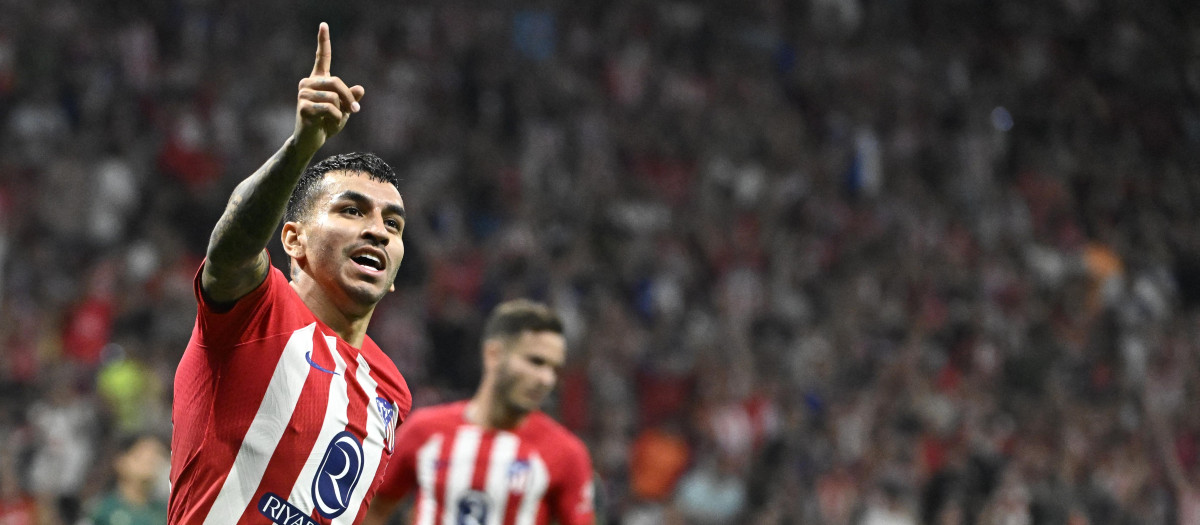 La celebración de Ángel Correa en uno de sus dos goles al Cádiz