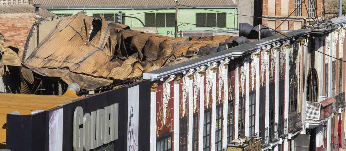 Vista aérea de las discotecas Golden, Teatre y La Fonda de Murcia, este lunes tras el incendio