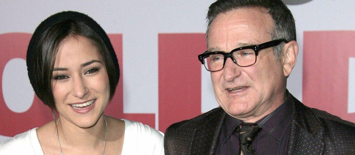 Zelda Williams, en una imagen de 2009 junto a su padre, el recordado actor Robin Williams