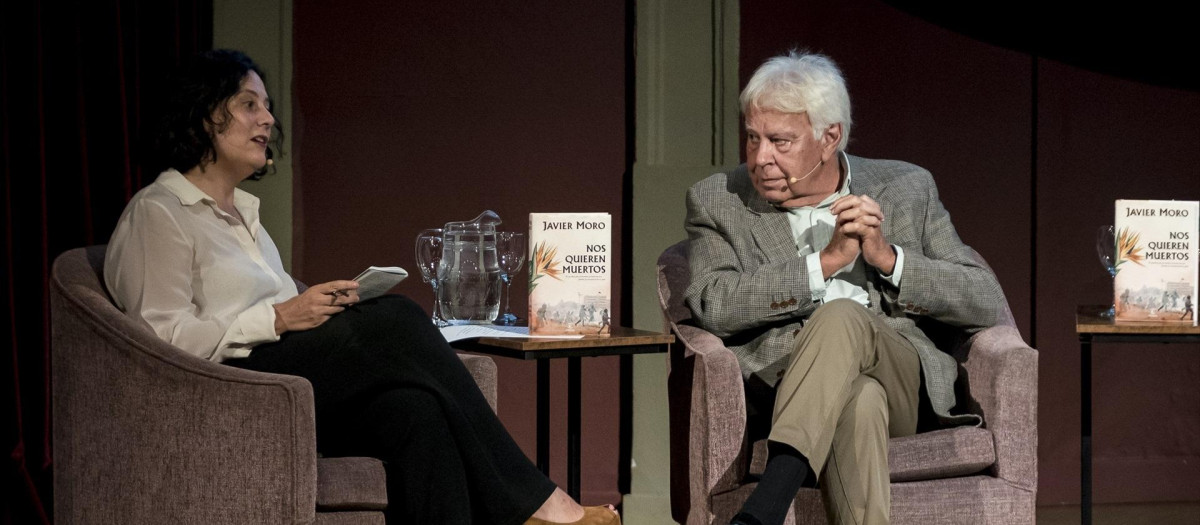 El expresidente del Gobierno Felipe Gonzalez participa en la presentación del libro 'Nos quieren muertos' de Javier Moro