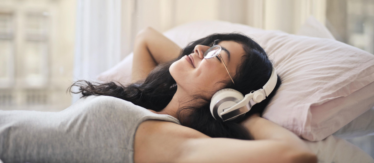 La mitad de los oyentes de podcasts los utilizan como ayuda para conciliar el sueño