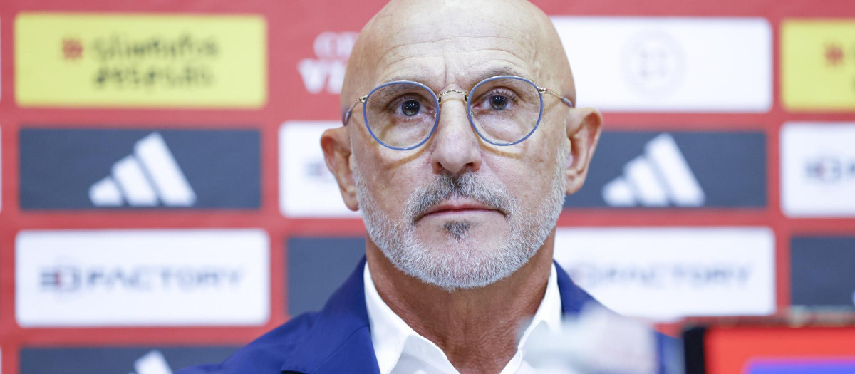 Luis de la Fuente, entrenador de la selección española durante una ruda de prensa en Las Rozas