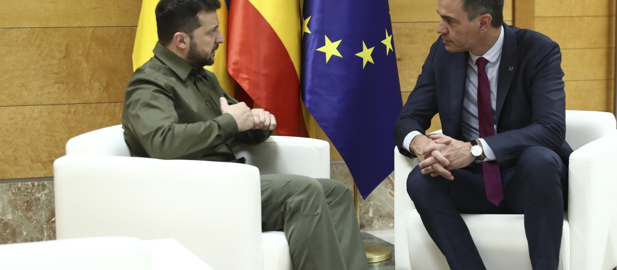 Volodimir Zelenski, con Pedro Sánchez en Granada