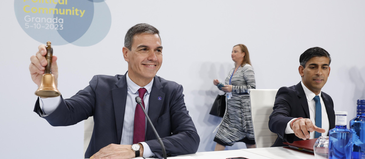 Pedro Sánchez, junto a Rishi Sunak en la III Comunidad Política Europea
