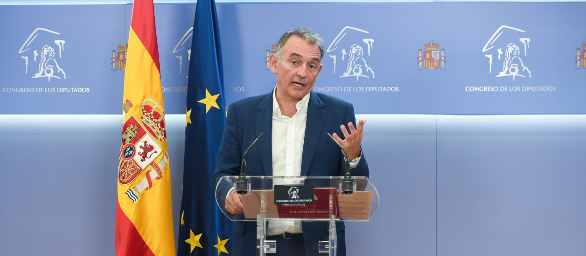 El portavoz parlamentario de Izquierda Unida y diputado del Grupo Plurinacional Sumar, Enrique Santiago