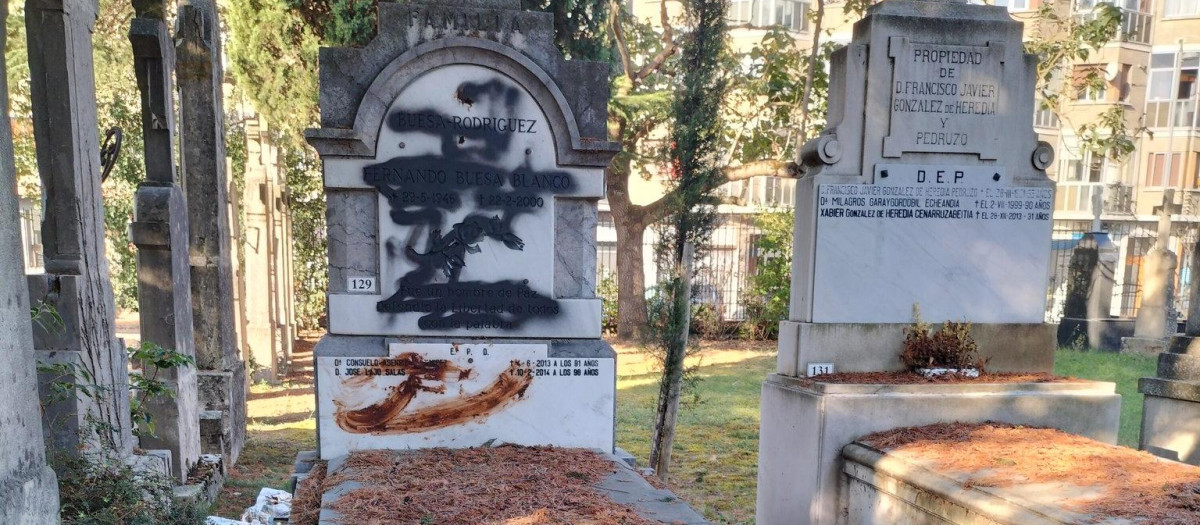 Así ha quedado la tumba del dirigente socialista Fernando Buesa