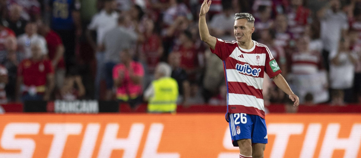 Bryan Zaragoza viene de marcar dos goles al Barcelona con el Granada