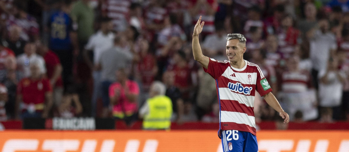 Bryan Zaragoza viene de marcar dos goles al Barcelona con el Granada