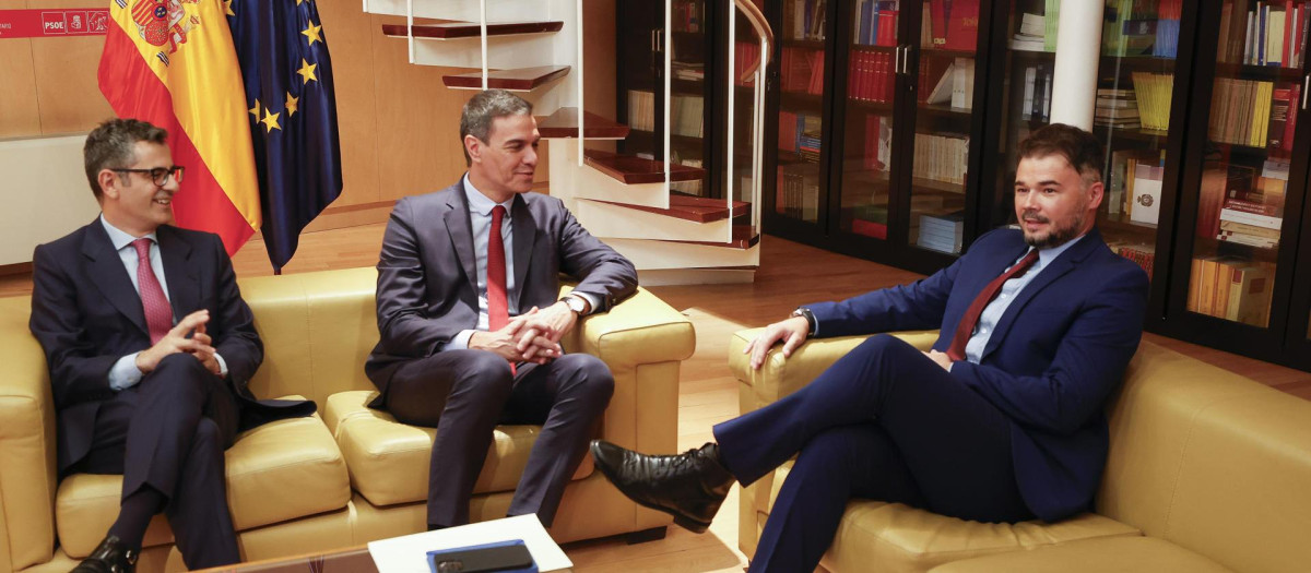 Pedro Sánchez, Félix Bolaños y Gabriel Rufián durante la reunión mantenida este miércoles.