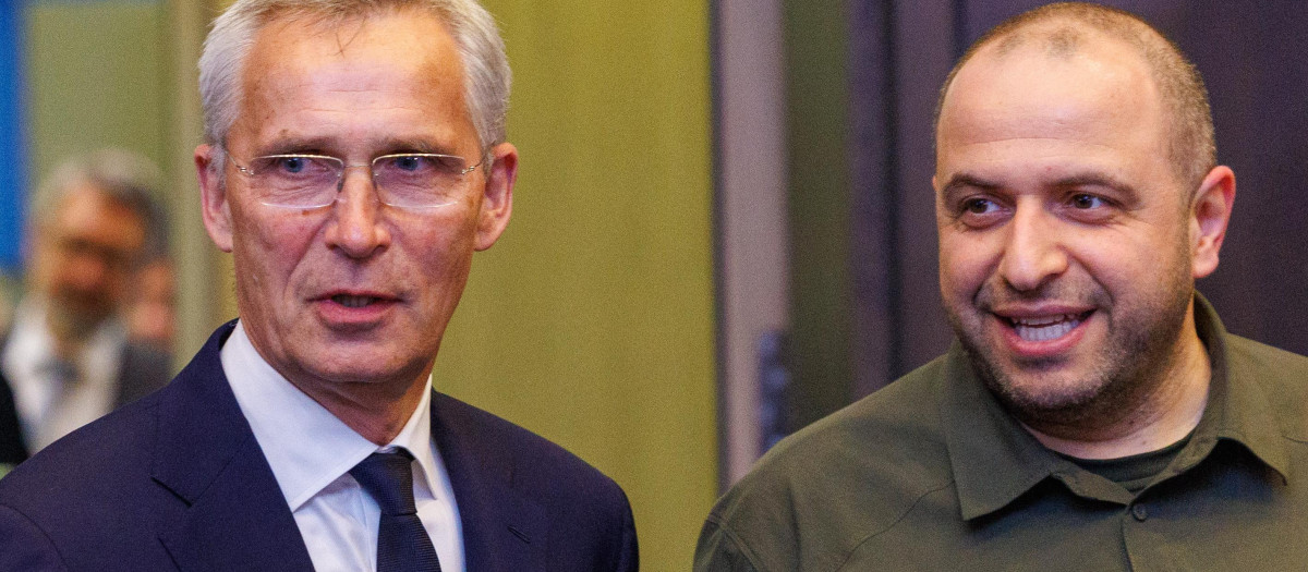 El secretario general de la OTAN Jens Stoltenberg junto al nuevo ministro de Defensa de UCrania, Rustem Umerov durante la cumbre de la OTAN en Bruselas
