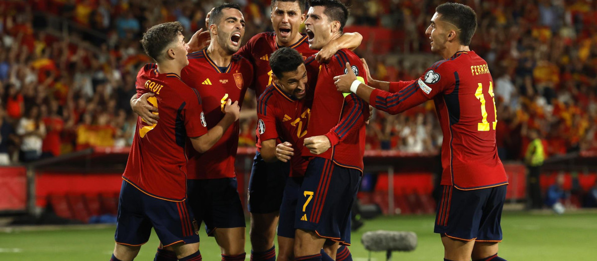 La celebración del gol de Morata a Escocia