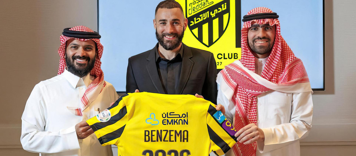 Karim Benzema en su presentación con el Al-Ittihad de la liga de Arabia Saudí