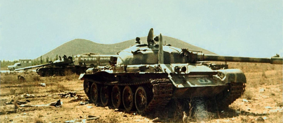 Tanque sirio T-62 abandonado en los Altos del Golán