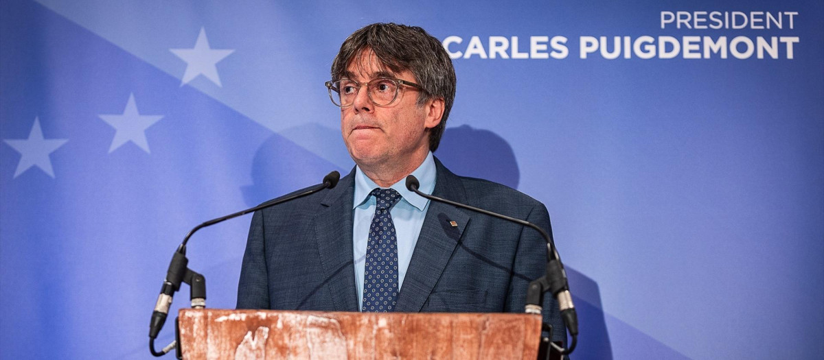 El expresidente de la Generalitat y eurodiputado de Junts, Carles Puigdemont, ofrece una rueda de prensa durante la conferencia inaugural de las jornadas interparlamentarias de Junts per Catalunya, en el Hotel Thon EU, a 5 de septiembre de 2023, en Bruselas (Bélgica). Carles Puigdemont ha reclamado al Estado reconocer la "legitimidad" del independentismo, una amnistía a los encausados por el 'procés' y garantías de cumplimiento de los acuerdos como condiciones previas para empezar a negociar sobre la investidura de Pedro Sánchez como presidente del Gobierno. Todo ello sin renunciar a la unilateralidad. También exige un mecanismo de mediación. En una conferencia desde Bruselas, ha asegurado que estas condiciones, que cree que ahora no se dan, deben preceder a una negociación para llegar a un "acuerdo histórico" con el objetivo de resolver el conflicto en Cataluña que, a su juicio, se remonta a 1714. Estas jornadas servirán para coordinar las acciones a llevar a cabo en el último tramo de la presidencia española del Consejo de la Unión Europea.
05 SEPTIEMBRE 2023;BRUSELAS;BÉLGICA;PUIGDEMONT;AMNISTÍA
Europa Press / Europa Press
(Foto de ARCHIVO)
05/9/2023