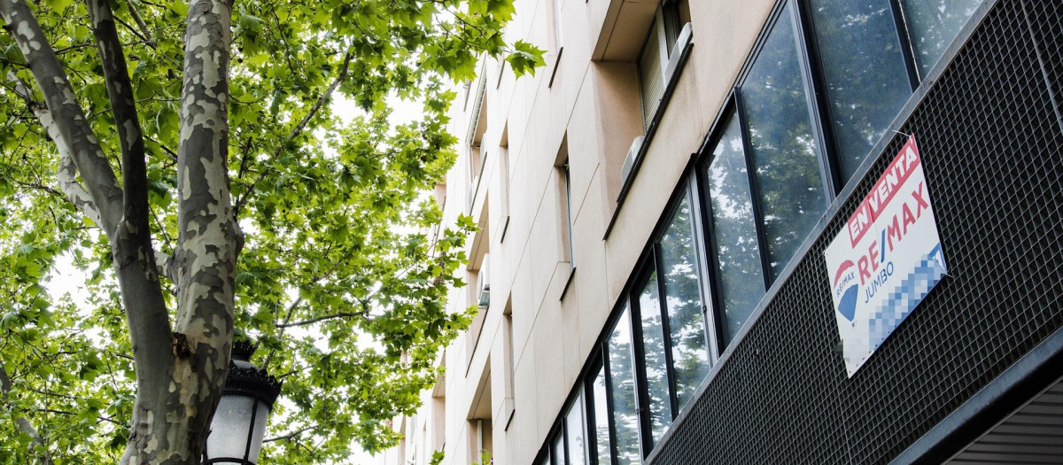 Rusos y ucranianos lideran la compra de vivienda en España por parte de extranjeros.