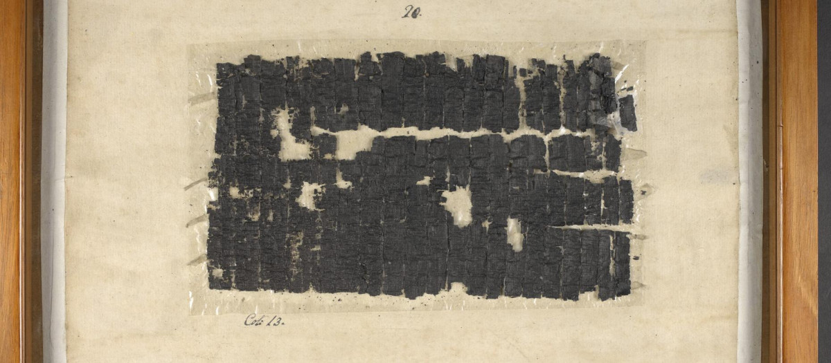 Uno de los papiros de Herculano, desenrollado, en la British Library