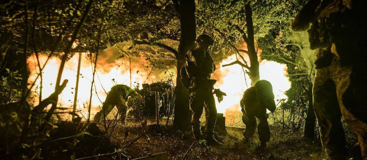 Soldados ucranianos en pleno combate contra las fuerzas rusas
