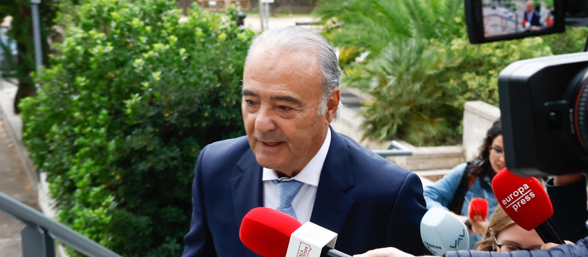 Carlos Iglesias arriving a trial in Madrid,17  October , 2023.