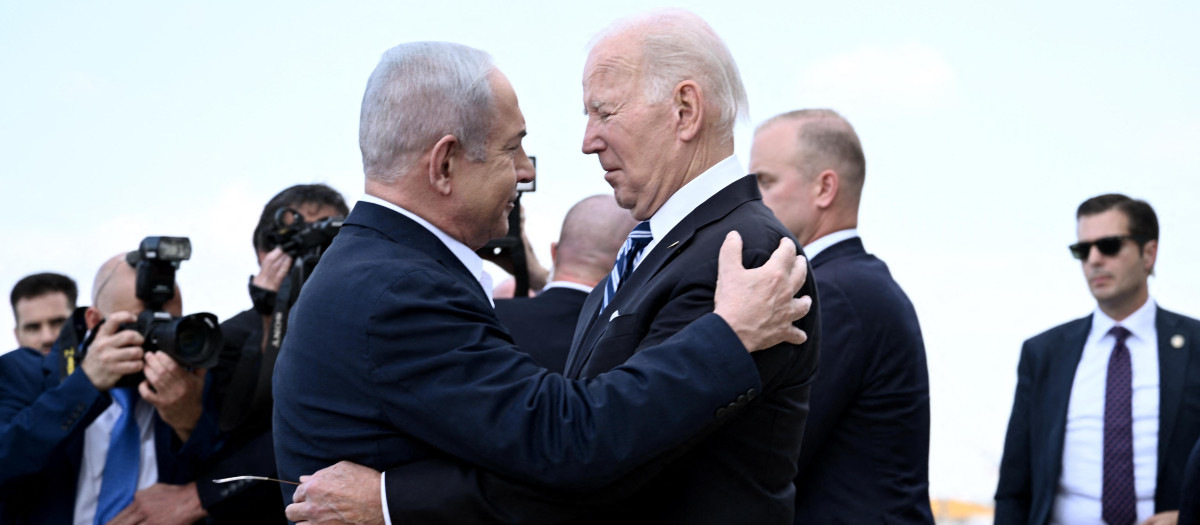 El presidente Joe Biden fue recibido por el primer ministro Benjamín Netanyahu a pie pista