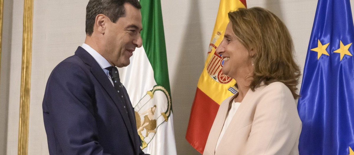 El presidente de Andalucía, Juanma Moreno, y la ministra Teresa Ribera, durante su reunión en San Telmo